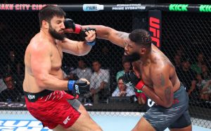 Видео боя Кертис Блэйдс – Ривзан Куниев UFC on ABC 8