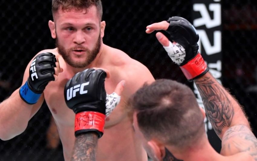 Рафаэль Физиев нокаутировал Ренато Мойкано на UFC 256