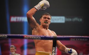 Фрэнк Уоррен хочет устроить бой Усик - Дюбуа за вакантный титул WBO