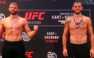 Дуэль взглядов на взвешивании перед турниром UFC Fight Night Moscow
