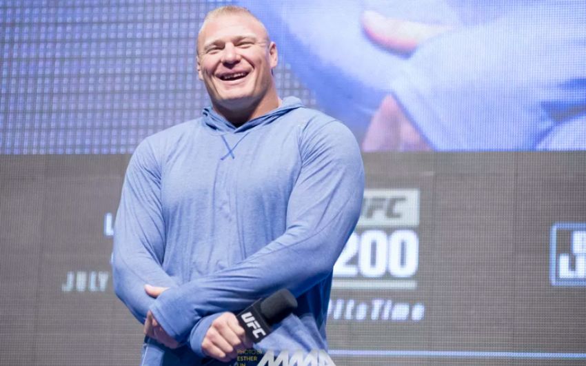 Брок Леснар продлил контракт с WWE, но имеет возможность провести один бой в UFC