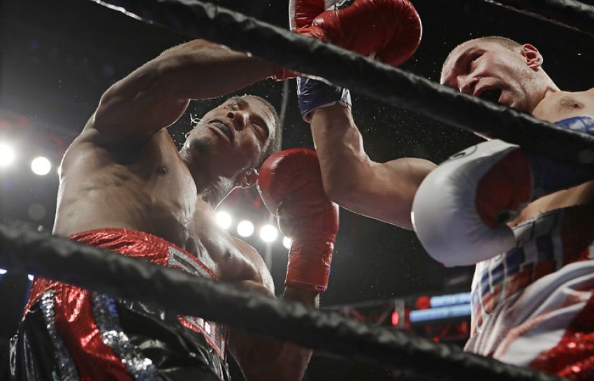 Российский боксер Липинец может подать в суд на IBF за отказ в бое за чемпионский титул 