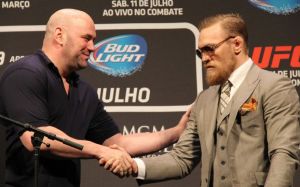 МакГрегор проведет защиту пояса UFC после боя с Мейвезером