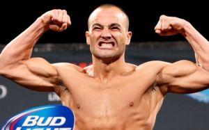 Эдди Альварес считает, что UFC несправедливо обращаются с Тони Фергюсоном