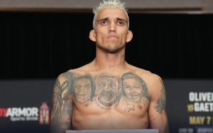 Чарльз Оливейра лишился титула на взвешивании к UFC 274: видео