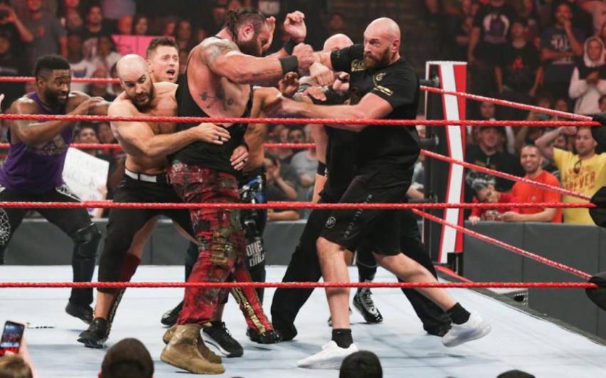 Тайсон Фьюри подрался с Броном Строумэном на шоу WWE