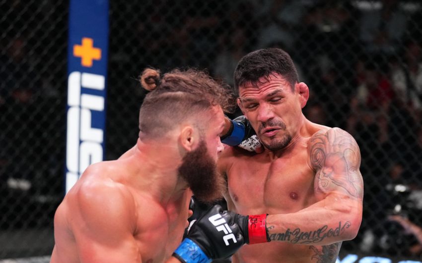 Рафаэль Физиев нокаутировал Рафаэля Дос Аньоса на UFC on ESPN 39