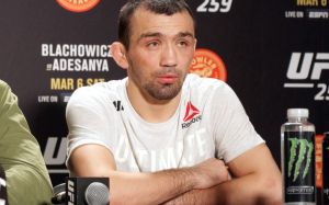 Аскар Аскаров отказался от боя с Алексом Пересом