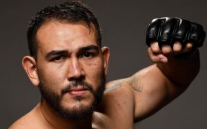 Благой Иванов против Аугусто Сакаи на турнире UFC 250