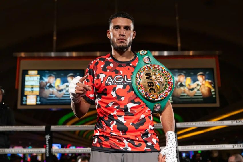 Дэвид Бенавидес отреагировал на назначение чемпионом WBC после отказа Бивола от их боя