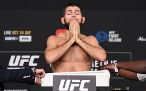 Результаты взвешивания турнира UFC 254: Хабиб Нурмагомедов - Джастин Гэтжи