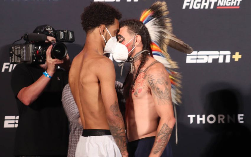 Видео боя Рузвельт Робертс - Брок Уивер UFC on ESPN 9