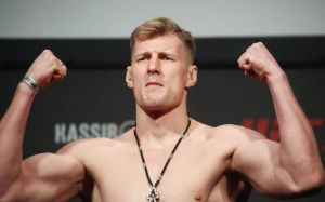 Александр Волков назвал свое главное преимущество в бою с Томом Аспинэллом