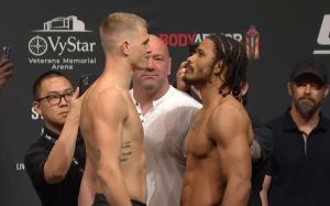 Видео боя Йен Гэрри - Дэриан Уикс UFC 273