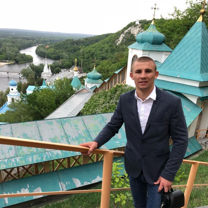 Хижняк нокаутом в 1-м раунде вышел в 1/8 финала лицензионного турнира в Лондоне