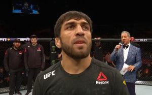 Магомед Мустафаев эффектно нокаутировал Рафаэля Физиева на UFC Fight Night 149 
