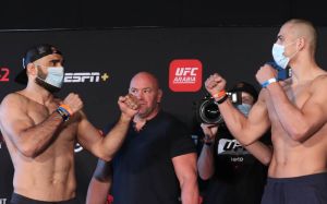 Видео боя Омари Ахмедов - Том Брис UFC on ESPN 20