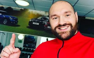 Фьюри ответил Джошуа за скучный бокс, назвав себя "нигерийцем"
