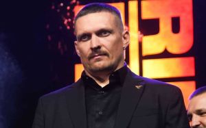 Промоутер Фьюри: "Усик плачется, когда дело доходит до ударов по его корпусу"