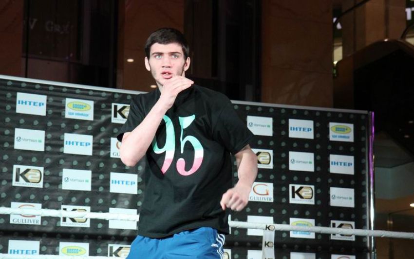 Саламов победил Пазивапази, Устарханов проиграл Менди 