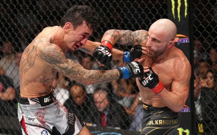 Александр Волкановски деклассировал Макса Холлоуэя в трилогии на UFC 276