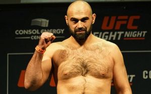 Шамиль Абдурахимов подписал новый контракт с UFC