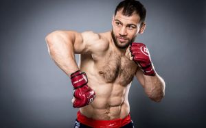 Токов сразится за титул с Эблином на турнире Bellator 290