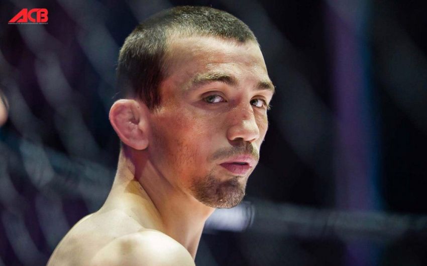 Аскар Аскаров победил Расула Албасханова на турнире ACB 86 и защитил чемпионский титул