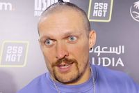 "Супертяжелый чих": Александр Усик отличился забавной выходкой во время интервью