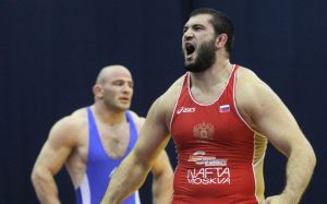 «Есть желание дебютировать в UFC в 2017 году». Борцы Махов и Гацалов готовятся подраться в ММА