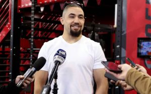 Роберт Уиттакер назвал любимого бойца UFC