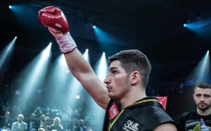 Алексей Папин досрочно победил Уиллбефорса Шихепо