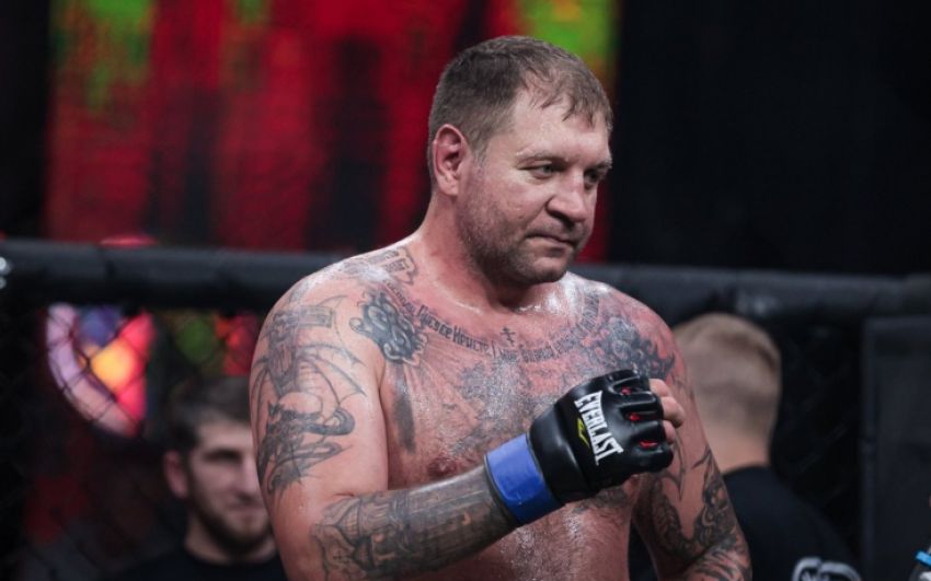 Владимир Хрюнов предложил работу Александру Емельяненко: "Это не совсем проведение боев"