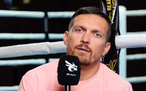 Александр Усик ограничил использование соцсетей в тренировочном лагере перед реваншем с Фьюри: "Это занимает много времени"