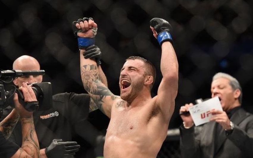 Алекс Волкановски победил Жозе Алдо на UFC 237 