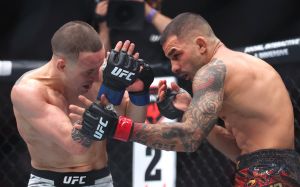 Видео боя Алешандре Пантожа – Кай Кара-Франс UFC 317