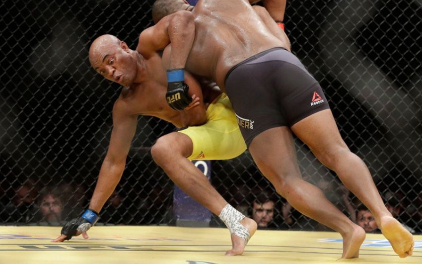 Дерек Брансон считает, что Андерсон Сильва во время их поединка на UFC 208 был намазан маслом