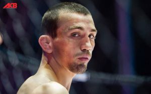 Аскар Аскаров победил Расула Албасханова на турнире ACB 86 и защитил чемпионский титул