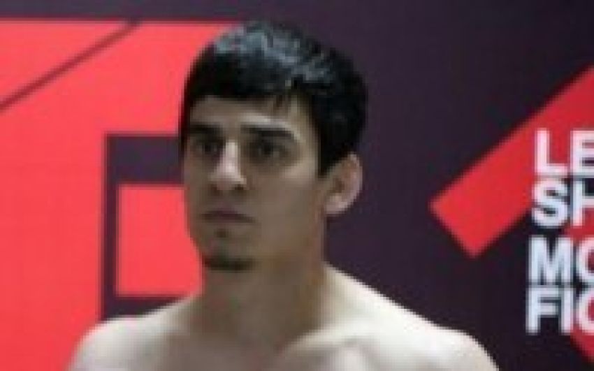 Юсуп Умаров нокаутировал Рандера Джунио на стартовых секундах боя