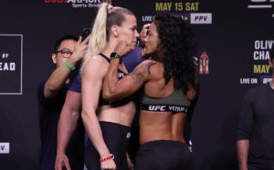 Видео боя Вивиан Араужу - Кэтлин Чукагян UFC 262