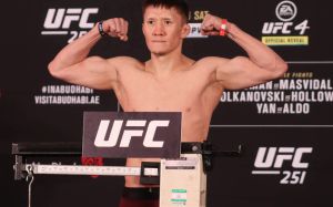 Бой Жалгаса Жумагулова и Амира Альбази не состоится на турнире UFC on ESPN 18