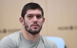 "Я буду первым, а он уйдет на пенсию". Молдавский обещает подвинуть Бейдера