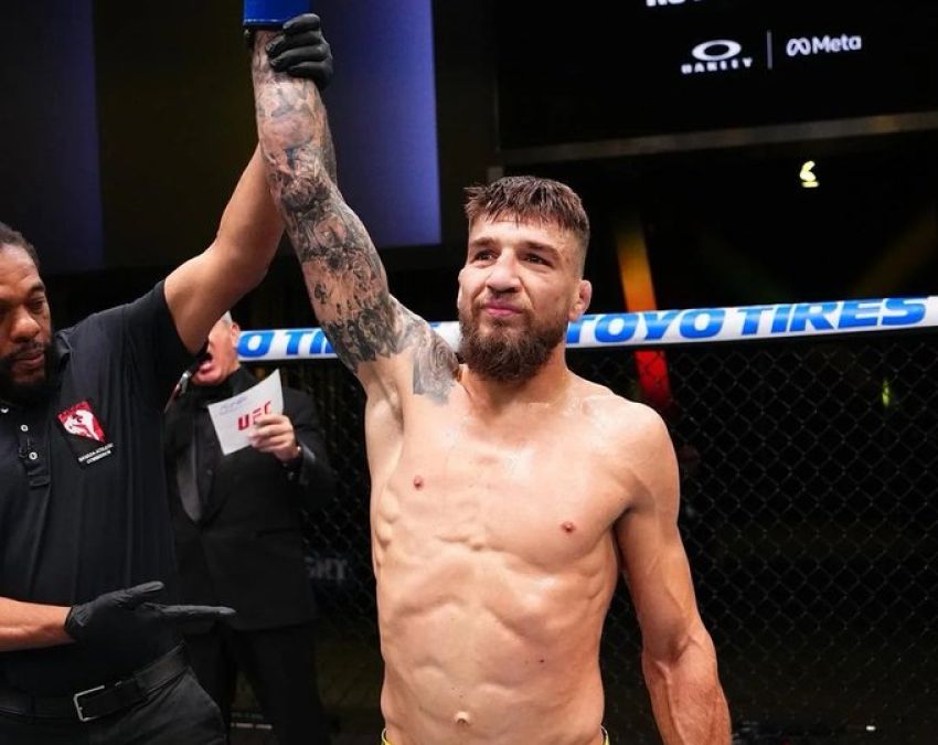 Ярослав Амосов засабмитил Хоэля Альвареса во втором раунде на UFC 328