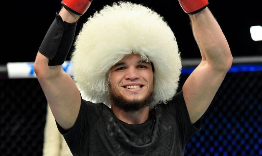 Умар Нурмагомедов дебютировал в UFC с досрочной победы над Сергеем Морозовым