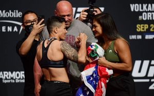 Видео боя Джессика Андраде - Синтия Калвильо UFC 266