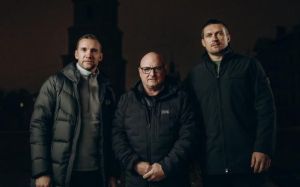Александр Усик, Андрей Шевченко и астронавт Скотт Келли встретились в Киеве на съёмках