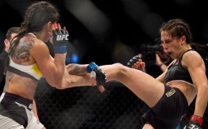 Видео боя Йоанна Енджейчик – Клаудия Гаделья 2 UFC The Ultimate Fighter 23 Finale