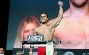Боец UFC арестован за то, что нокаутировал свою жену, снят с предстоящего боя