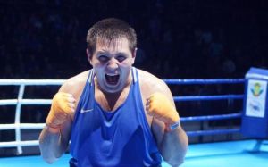 Максим Бабанин одержал первую победу на Чемпионате Европы по боксу