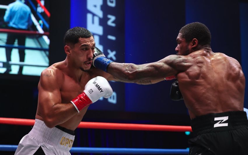 Джей Опетайя победил Брэндона Глэнтона и стал чемпионом Zuffa Boxing